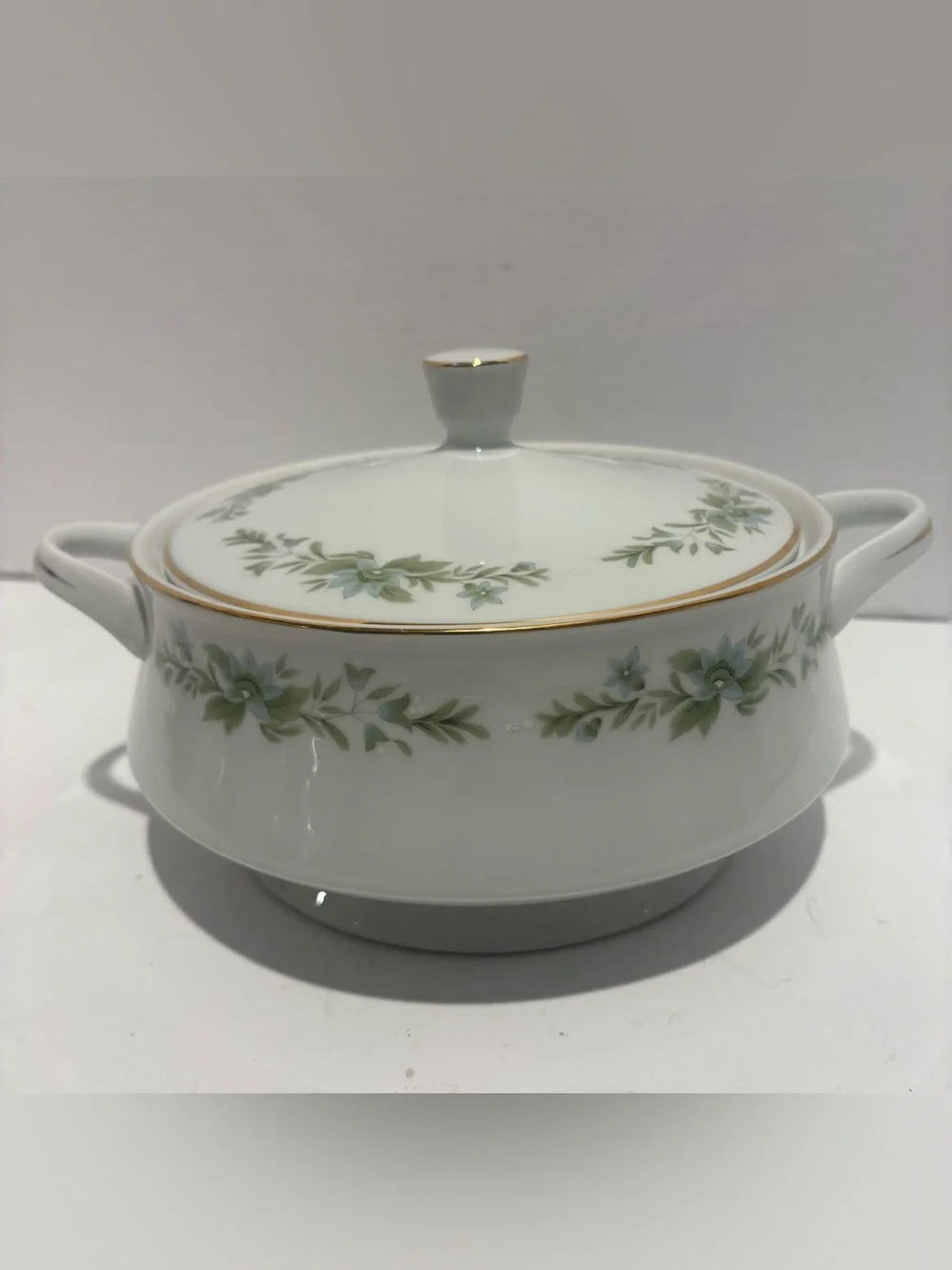 Vintage Creative Manor Covered Dish